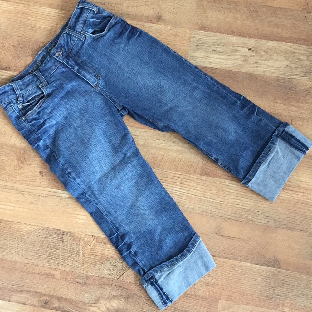 Apostrophe denim capris with cuffs